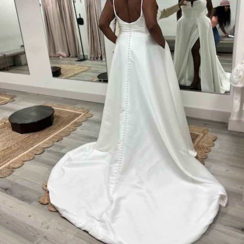 Aisle & Veil Size 18 wedding dress